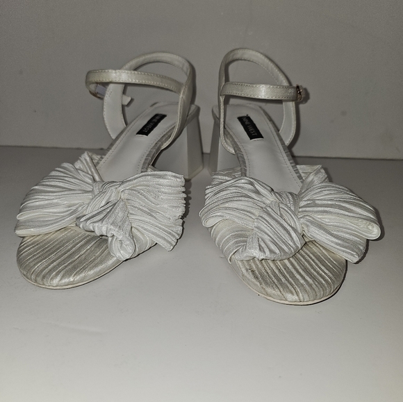 Nine West Open Toe All White Bow Sandal Chunky Heel Size 7.5 - Picture 15 of 15